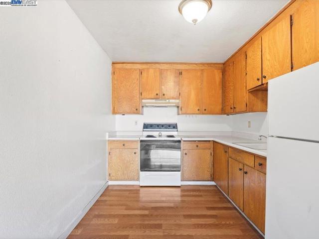 56 Edgewood Ct, Daly City CA: https://media.crmls.org/mediaz/69e2c326-3b9a-4971-b52a-e5f4d34170cf.jpg