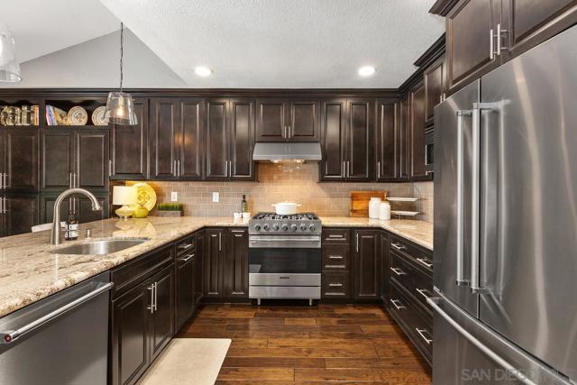 4533 Gesner St, San Diego CA: https://media.crmls.org/mediaz/69e2edee-17d3-41b7-8a21-62620d779d93.jpg