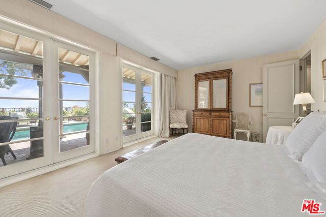 1634 Gilcrest Drive, Beverly Hills CA: https://media.crmls.org/mediaz/69e30e23-27b8-4b78-991d-c2ddc003fcb6.jpg