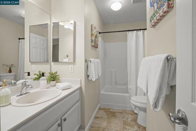 764 Steffa St, Bay Point CA: https://media.crmls.org/mediaz/69e31f58-6b4a-47f4-adb3-85704e8ab4ff.jpg