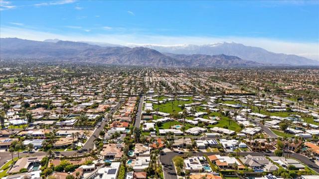 75765 Osage Trail, Indian Wells CA: https://media.crmls.org/mediaz/69e32629-a41c-4be3-b8ae-73b38739500d.jpg
