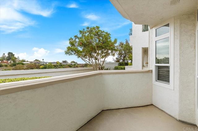 3315 Genoa Way, Oceanside CA: https://media.crmls.org/mediaz/69e35897-038f-4383-acca-d1fae97d784a.jpg