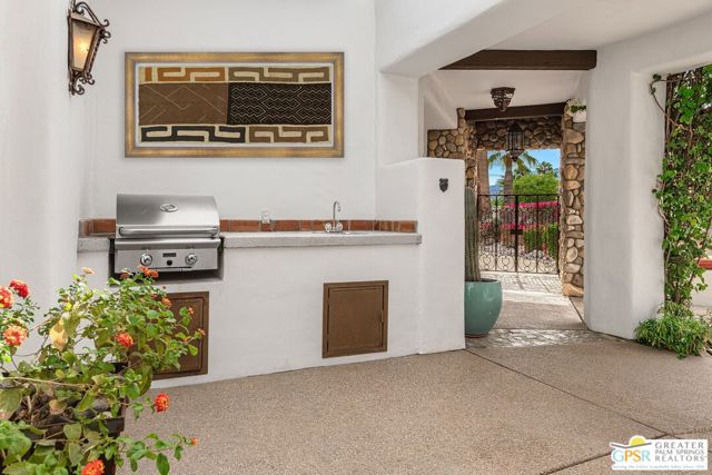 1360 E Tachevah Drive, Palm Springs CA: https://media.crmls.org/mediaz/69e39086-58a7-481e-acff-82e0226fa63e.jpg