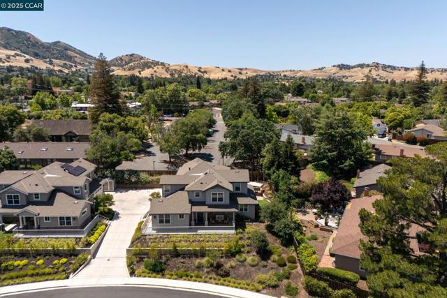 5540 Southbrook Drive, Clayton CA: https://media.crmls.org/mediaz/69e43d29-69b8-44f2-9941-9205aa37384e.jpg