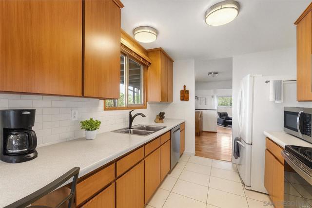 8232 Polizzi Pl, San Diego CA: https://media.crmls.org/mediaz/69e499fb-64a2-4d49-aa08-ab692d9e22a8.jpg