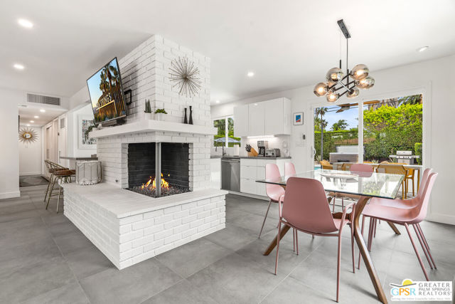 281 E Ocotillo Avenue, Palm Springs CA: https://media.crmls.org/mediaz/69e49b27-88b7-4ade-ba1a-fafa5d9eecc1.jpg