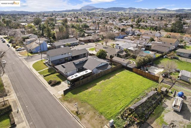 1816 Parsons Ln, Antioch CA: https://media.crmls.org/mediaz/69e561cf-dff7-4983-809b-f94bfd43440f.jpg