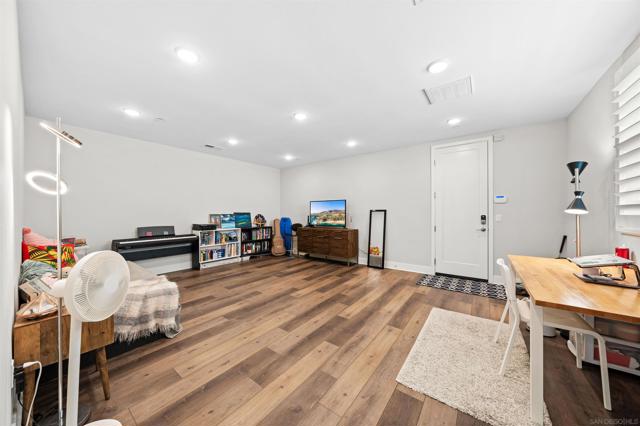 5347 Morning Sage Way, San Diego CA: https://media.crmls.org/mediaz/69e60a99-bd7a-4a22-a0a2-27b6360fe46f.jpg