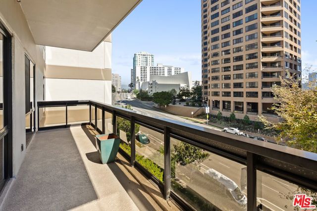 10445 Wilshire Boulevard, 406 photo 28