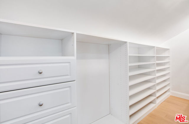 10221 Briarwood Drive, Los Angeles CA: https://media.crmls.org/mediaz/69e625a7-60f4-4291-af2f-35adb734c335.jpg