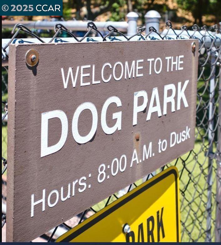 https://media.crmls.org/mediaz/69e63b22-3fcb-45d2-817e-65d9ec0e8b81.jpg?preset=X-Large