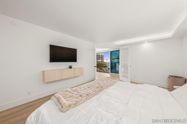 1820 Avenida Del Mundo, Coronado CA: https://media.crmls.org/mediaz/69e6b6f2-06eb-4dde-bda6-3af6bdf6148f.jpg