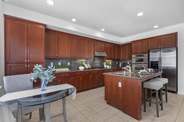 6268 Byron Ln, San Ramon CA: https://media.crmls.org/mediaz/69e76d4c-3dce-4d12-962e-44f3dfcc4e74.jpg