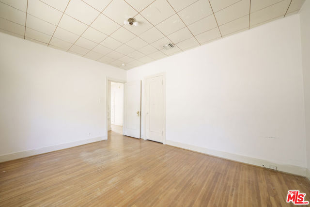 4804 La Canada Boulevard, La Canada Flintridge CA: https://media.crmls.org/mediaz/69e76f60-c1e6-4487-bfce-99729d483c5a.jpg