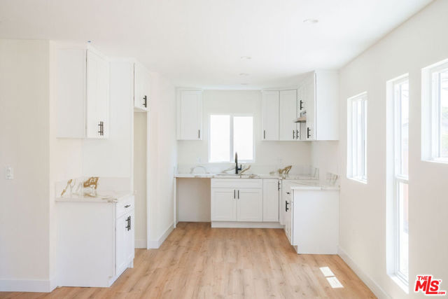 6006 2nd Avenue, Los Angeles CA: https://media.crmls.org/mediaz/69e7b9f1-d031-4623-945f-5a5d0e8fd2bd.jpg