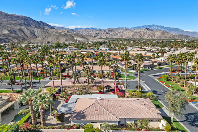 2 Vistara Drive, Rancho Mirage CA: https://media.crmls.org/mediaz/69e7ce62-93bf-42d5-9698-caf43db436ac.jpg