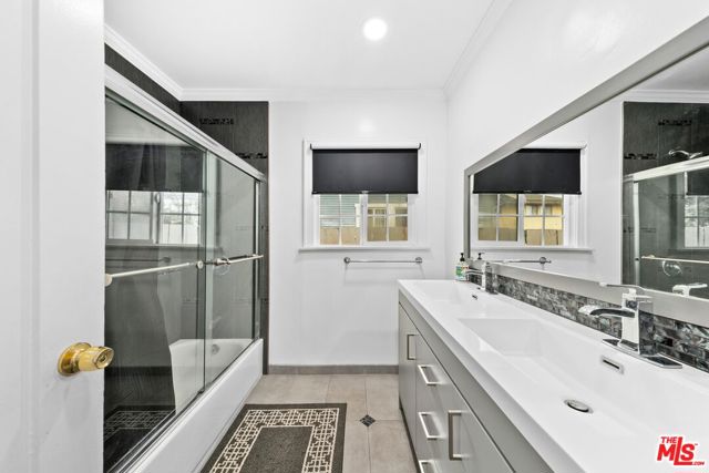 1747 N Avenue 46, Los Angeles CA: https://media.crmls.org/mediaz/69e81d64-3d33-4390-90eb-083b435cf2be.jpg