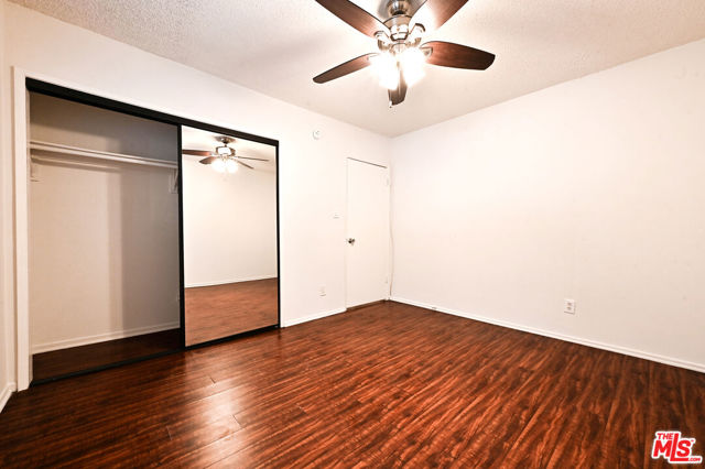 1868 10th Street, Santa Monica CA: https://media.crmls.org/mediaz/69e89f51-69f2-4df6-8c52-37ac03d6c253.jpg