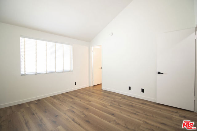 1132 19th Street, Santa Monica CA: https://media.crmls.org/mediaz/69e9a6a4-4f1a-4bf5-9b34-e545a84f99d5.jpg