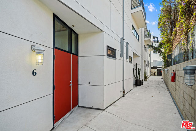 815 Hampton Drive, 6 photo 3
