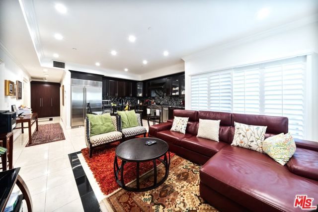 1043 S Kenmore Avenue, Los Angeles CA: https://media.crmls.org/mediaz/69e9ce46-a5dd-4949-97c4-55223d691790.jpg