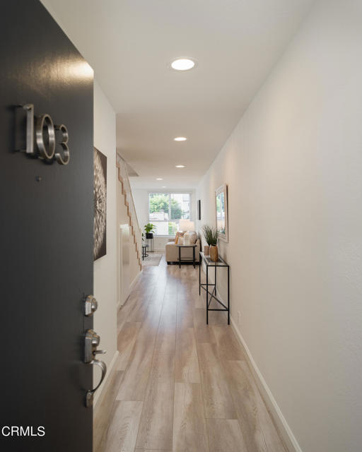 Detail Gallery Image 2 of 25 For 6525 La Mirada Ave #103,  Los Angeles,  CA 90038 - 2 Beds | 2 Baths