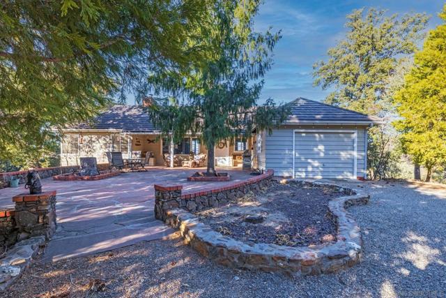 3306 Oak Grove, Julian CA: https://media.crmls.org/mediaz/69eb7170-d19d-43de-ad16-a28e806317ae.jpg