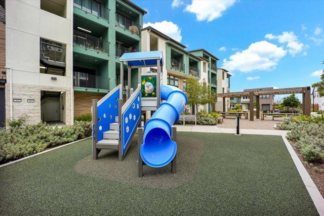 210 Waters Park Circle, San Mateo CA: https://media.crmls.org/mediaz/69eb9730-37b8-41a5-a185-d0a174dcbced.jpg