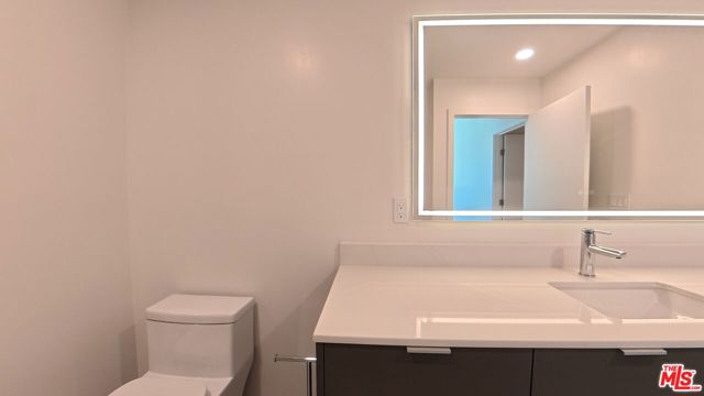 5119 Colfax Avenue, 203 photo 6