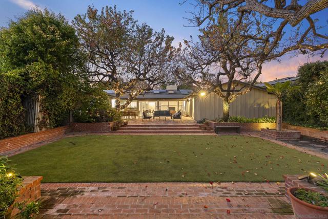 2315 Avenida De La Playa, La Jolla CA: https://media.crmls.org/mediaz/69ec23c3-520a-450b-b268-7c16d7e18676.jpg