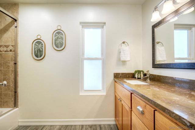 17240 Cuvee Ct, Poway CA: https://media.crmls.org/mediaz/69ec3f92-a9f9-4893-bb09-31eeb5f3547e.jpg