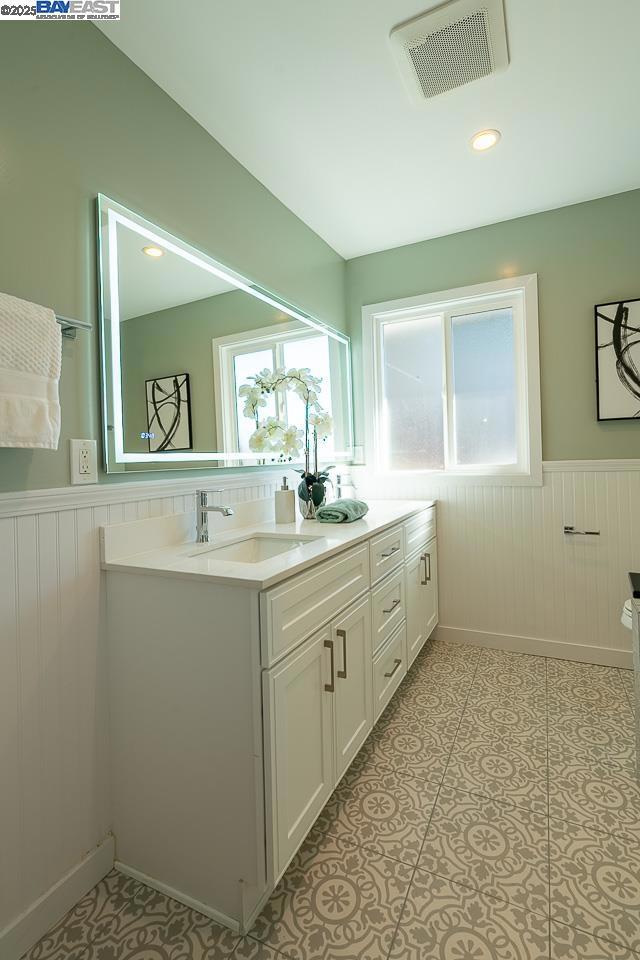 2818 Steinmetz Way, Oakland CA: https://media.crmls.org/mediaz/69ec6bf0-9c08-4b19-840c-c4381469d38a.jpg