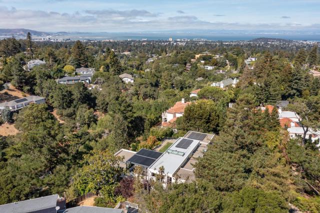 5 Drayton Road, Hillsborough CA: https://media.crmls.org/mediaz/69ecbd5a-5576-4686-a3db-9897dc765de7.jpg