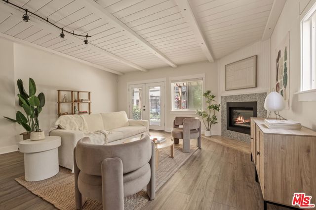 571 N Cahuenga Boulevard, Los Angeles CA: https://media.crmls.org/mediaz/69ece100-199a-4bc9-a091-cb745212c3d5.jpg