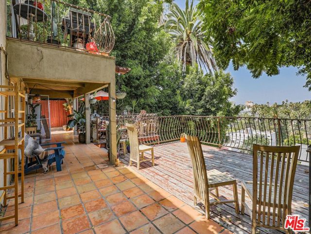 1016 Laguna Avenue, Los Angeles CA: https://media.crmls.org/mediaz/69ed03a7-e0c2-428b-822c-242baf9df39f.jpg