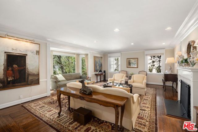 444 Loring Avenue, Los Angeles CA: https://media.crmls.org/mediaz/69ed5ff1-1ad1-4ec9-aed4-1d25fb07ce2e.jpg