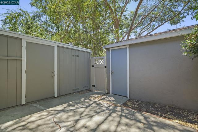 2830 Royal Ann Ln, Concord CA: https://media.crmls.org/mediaz/69ed7ca4-865a-4331-a4d5-4d8dbd6cd223.jpg