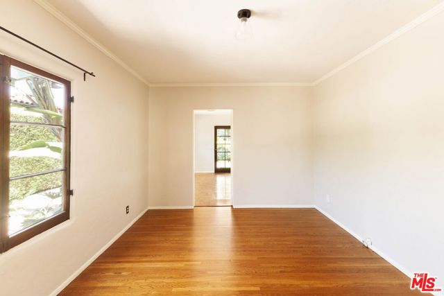 112 N Valley Street, Burbank CA: https://media.crmls.org/mediaz/69ed92c5-cba3-4d97-8f85-35ad8e284443.jpg