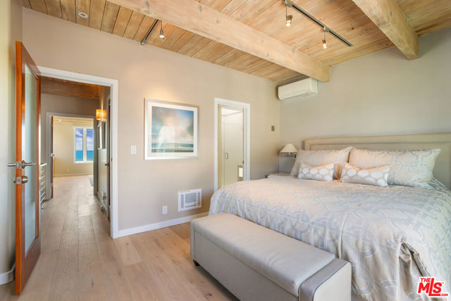 11770 Pacific Coast Highway, Malibu CA: https://media.crmls.org/mediaz/69eda95f-0942-477a-9811-225a1699b174.jpg