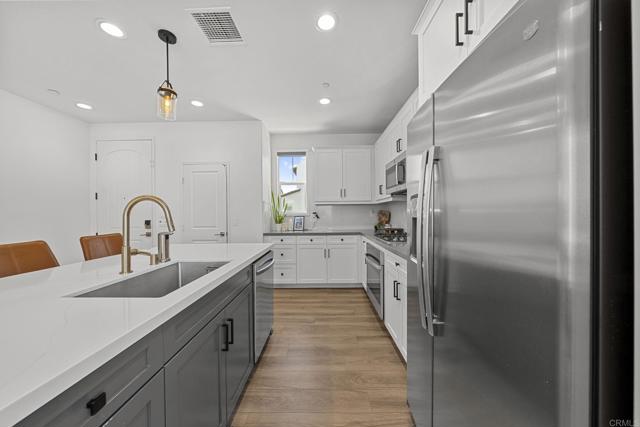 Detail Gallery Image 5 of 29 For 45218 via Vela, Temecula,  CA 92592 - 3 Beds | 2/1 Baths