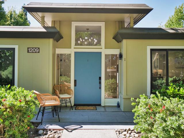 1209 Oakmont Drive, Walnut Creek CA: https://media.crmls.org/mediaz/69ee633c-94e1-41fa-9572-1a58226e705e.jpg