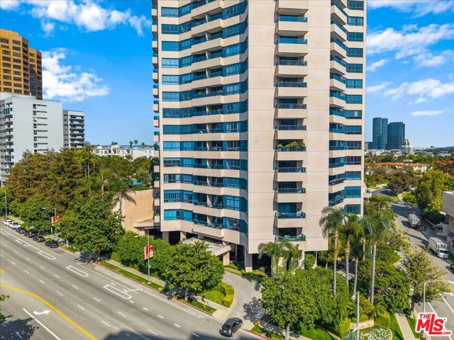 10490 Wilshire Boulevard, Los Angeles CA: https://media.crmls.org/mediaz/69eea472-6cd4-4436-9753-06c1bb2e3473.jpg
