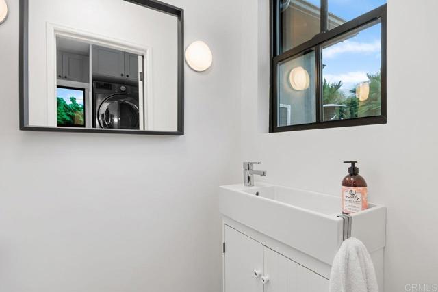 860 Nardo Road, Encinitas CA: https://media.crmls.org/mediaz/69eeb5a6-770b-4c52-ac32-169ae2c49c03.jpg
