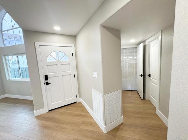 Detail Gallery Image 21 of 51 For 2030 San Remo Dr, Oceanside,  CA 92056 - 4 Beds | 3 Baths