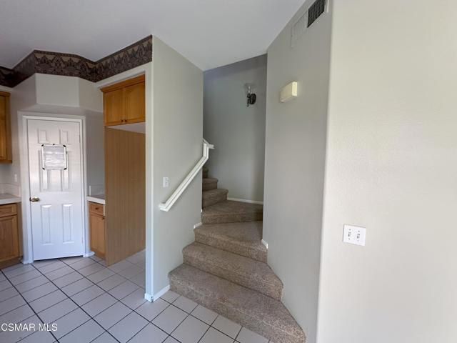 237 Spurwood Lane, Simi Valley CA: https://media.crmls.org/mediaz/69ef32e4-5440-4d61-8dc3-4d34229d86a4.jpg
