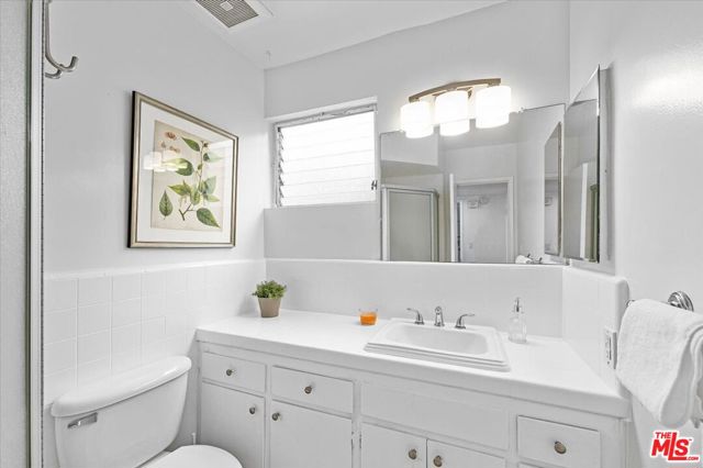 1101 Lincoln Boulevard, Santa Monica CA: https://media.crmls.org/mediaz/69f1509c-b3ea-4f23-b484-bfd4eddc6a01.jpg