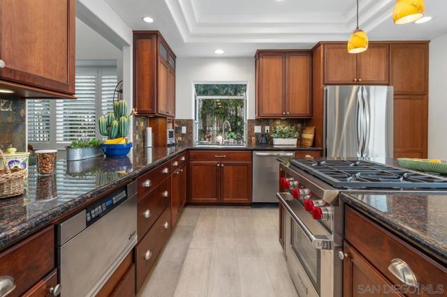 7521 Navigator Circle, Carlsbad CA: https://media.crmls.org/mediaz/69f1712f-9f72-4acb-8bf7-bf604f67ec12.jpg