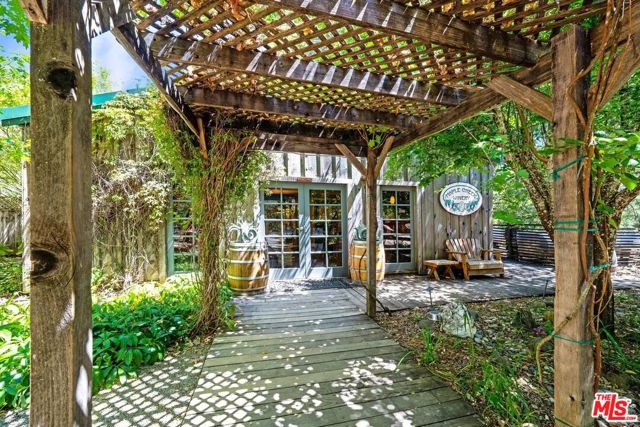 20799 Highway 128, Yorkville CA: https://media.crmls.org/mediaz/69f18b8c-59a7-47a4-92c6-a8a176c9a05d.jpg