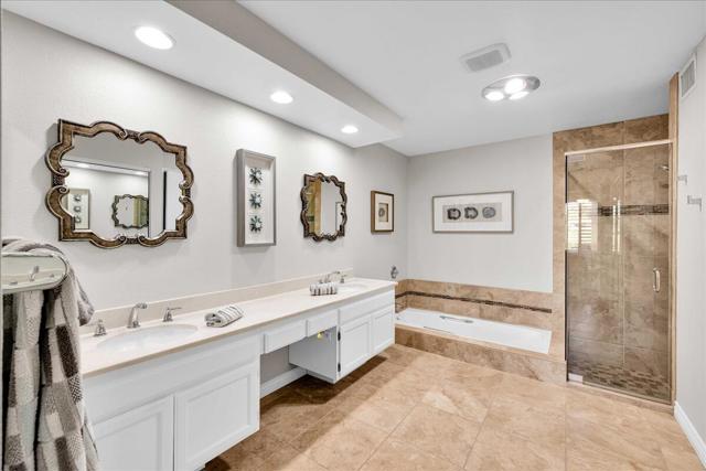 43 Sunrise Drive, Rancho Mirage CA: https://media.crmls.org/mediaz/69f20bff-b2ad-42c0-936e-4aef9b7c1ccb.jpg