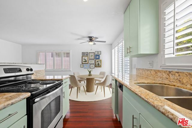 976 Larrabee Street, West Hollywood CA: https://media.crmls.org/mediaz/69f32c28-ee3a-40d8-9577-5fc12f26e517.jpg